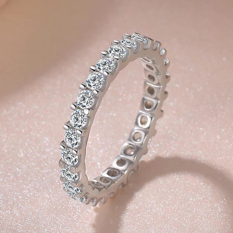 Elegance Ring – Subtle Light